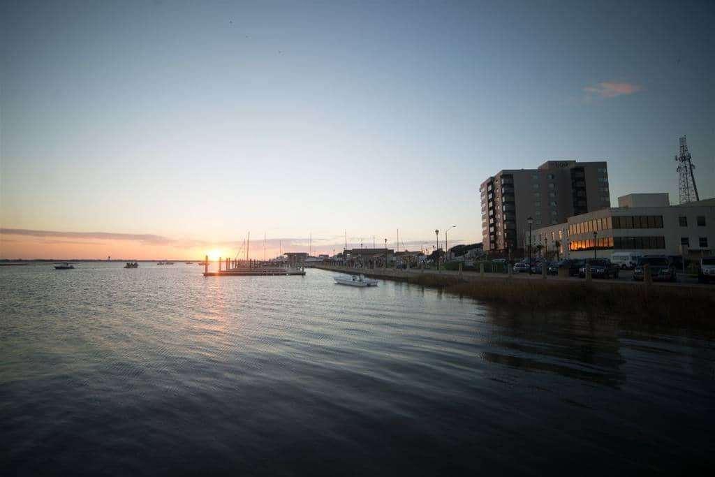 Bask Hotel At Big Rock Landing Морхед Сити Екстериор снимка