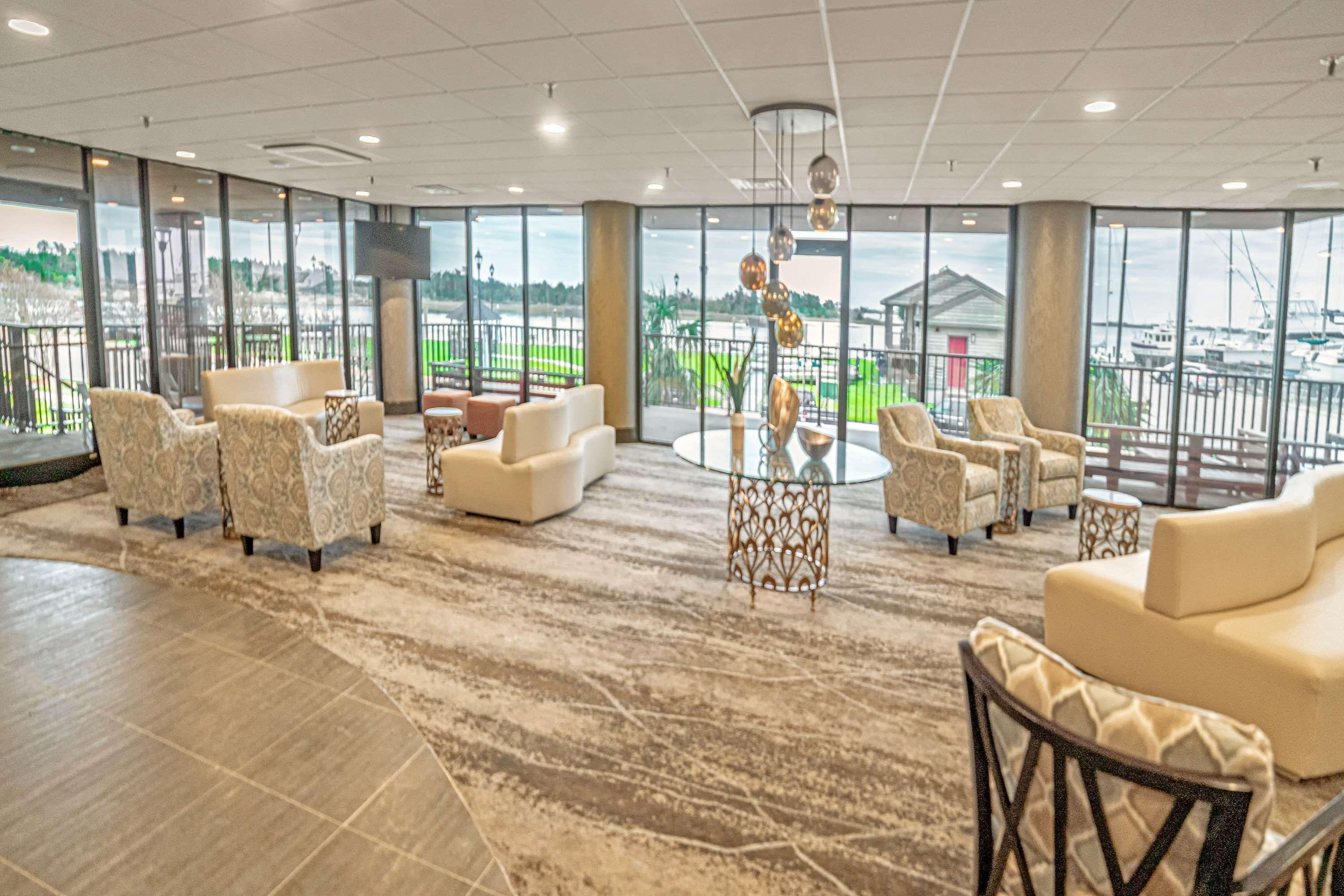 Bask Hotel At Big Rock Landing Морхед Сити Екстериор снимка