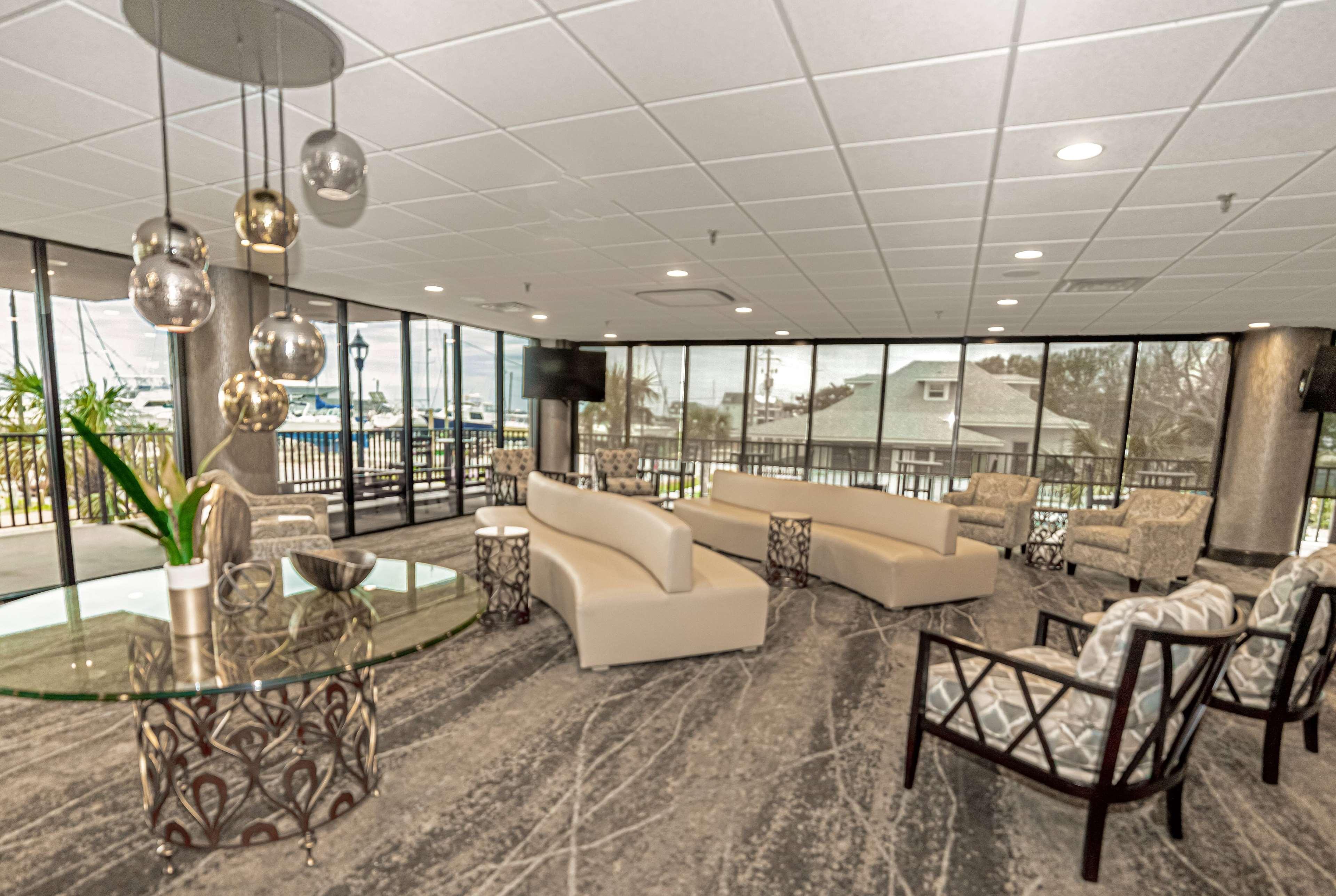 Bask Hotel At Big Rock Landing Морхед Сити Екстериор снимка