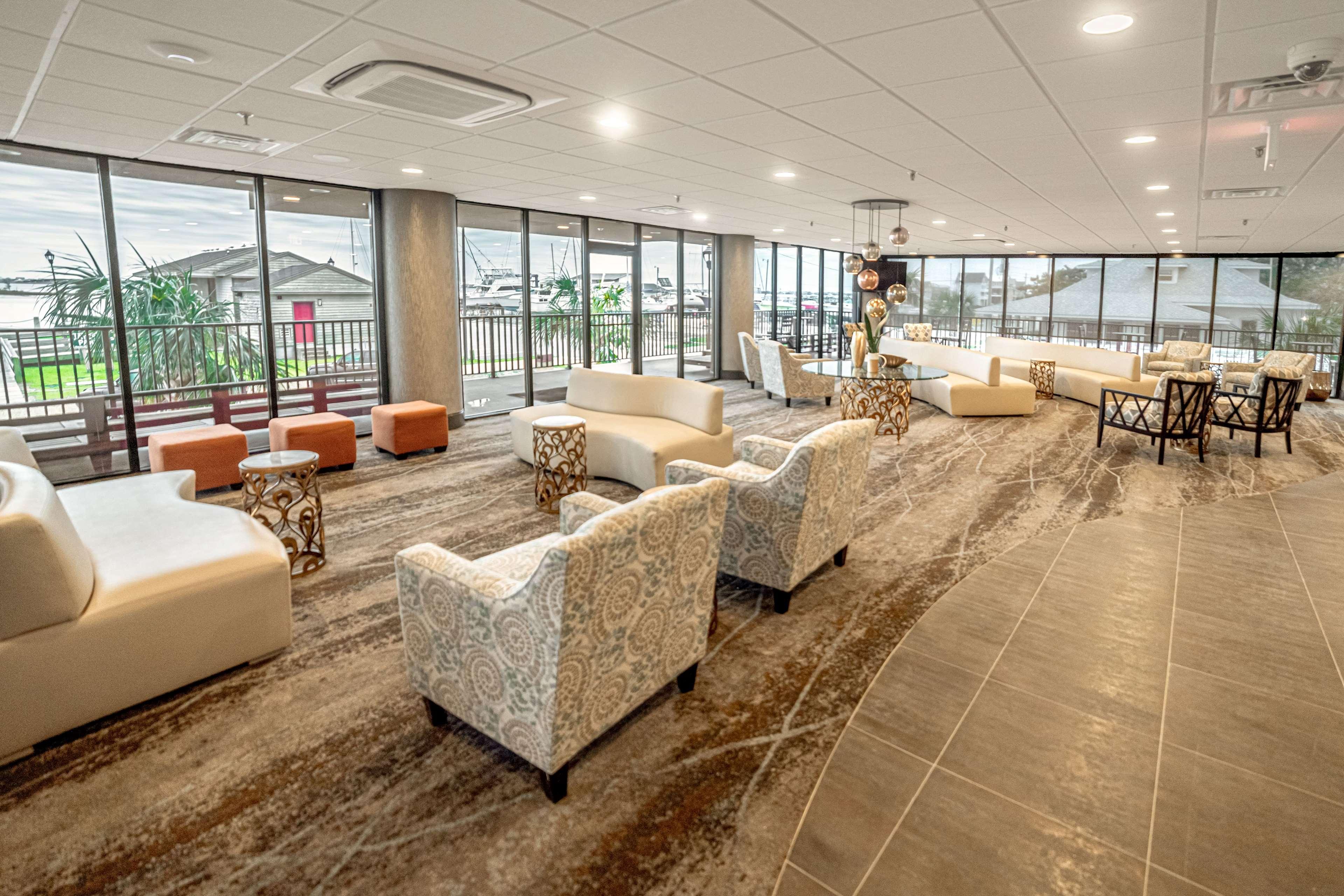 Bask Hotel At Big Rock Landing Морхед Сити Екстериор снимка