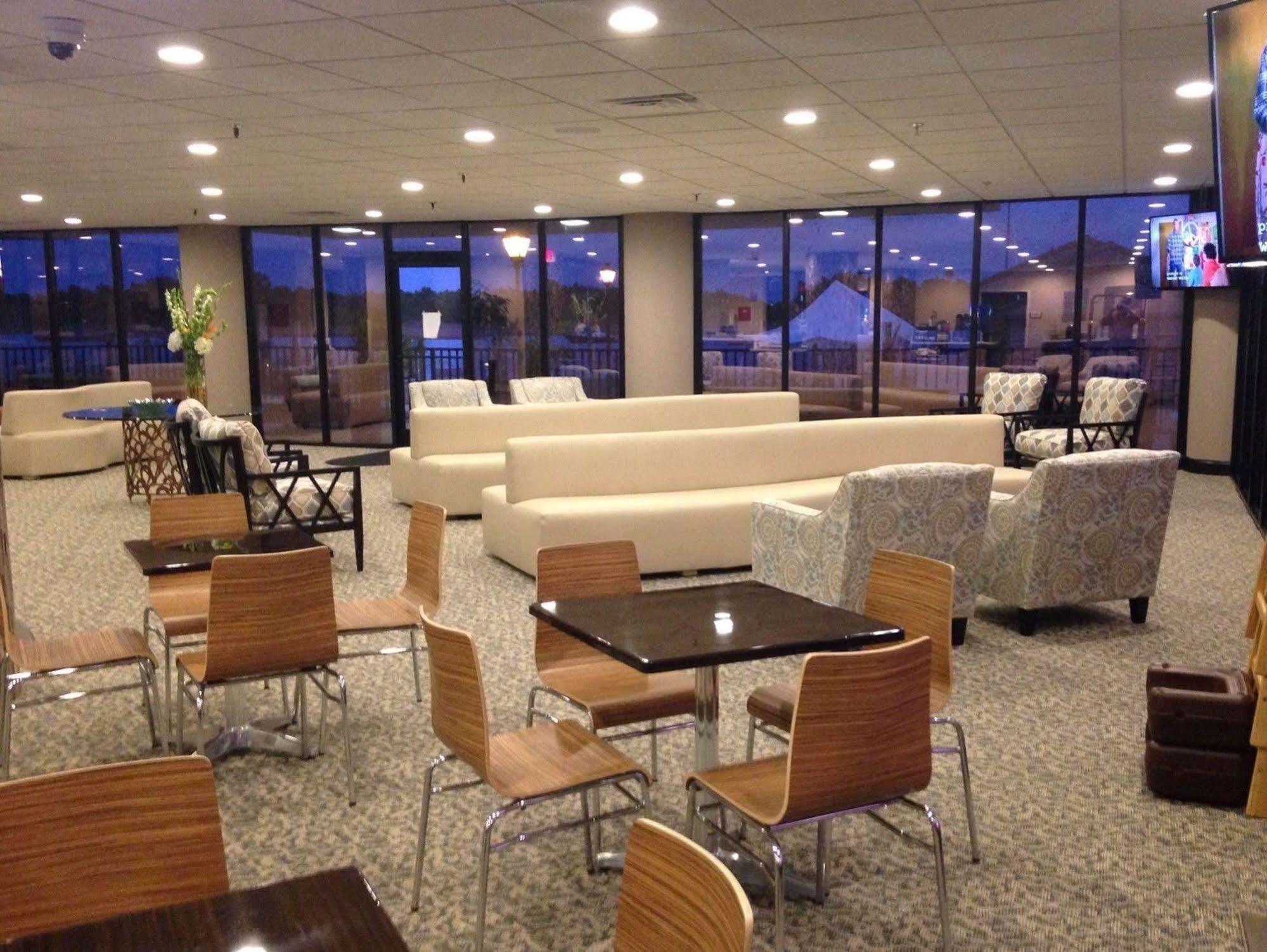 Bask Hotel At Big Rock Landing Морхед Сити Екстериор снимка